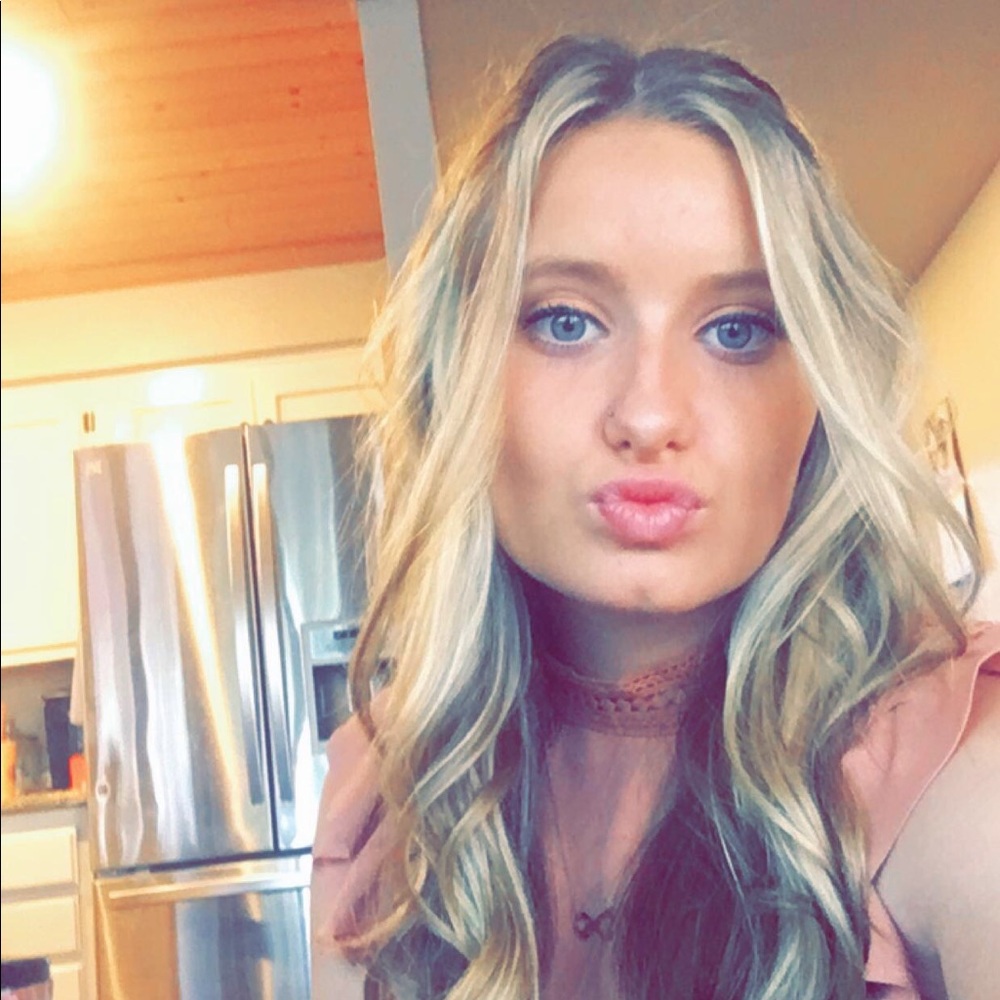 Meet your Posher, Alyssa